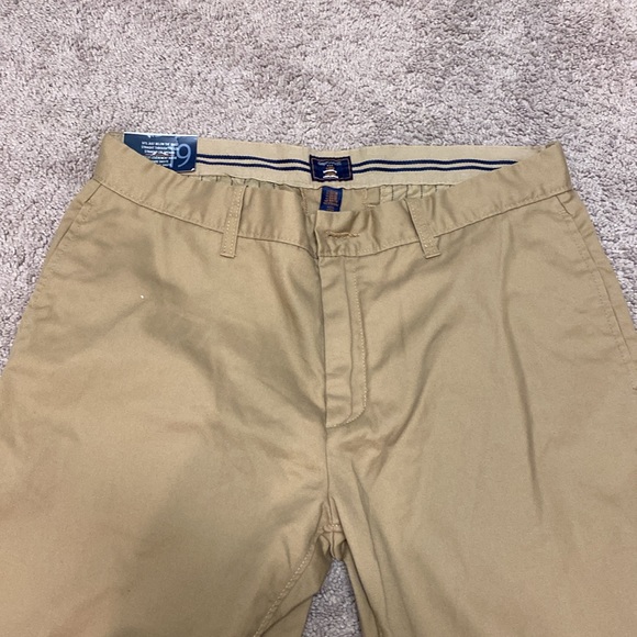 Gap Khakis Classic Straight Fit - Picture 4 of 5